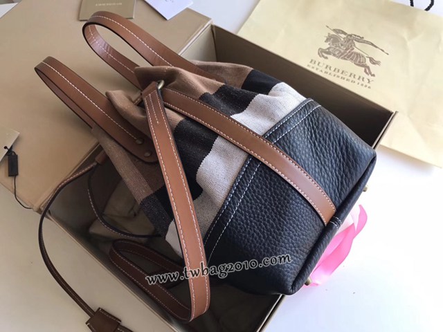 Burberry專門店新款Canvas格紋水桶包 巴寶莉肩背斜挎女包 yxb1266